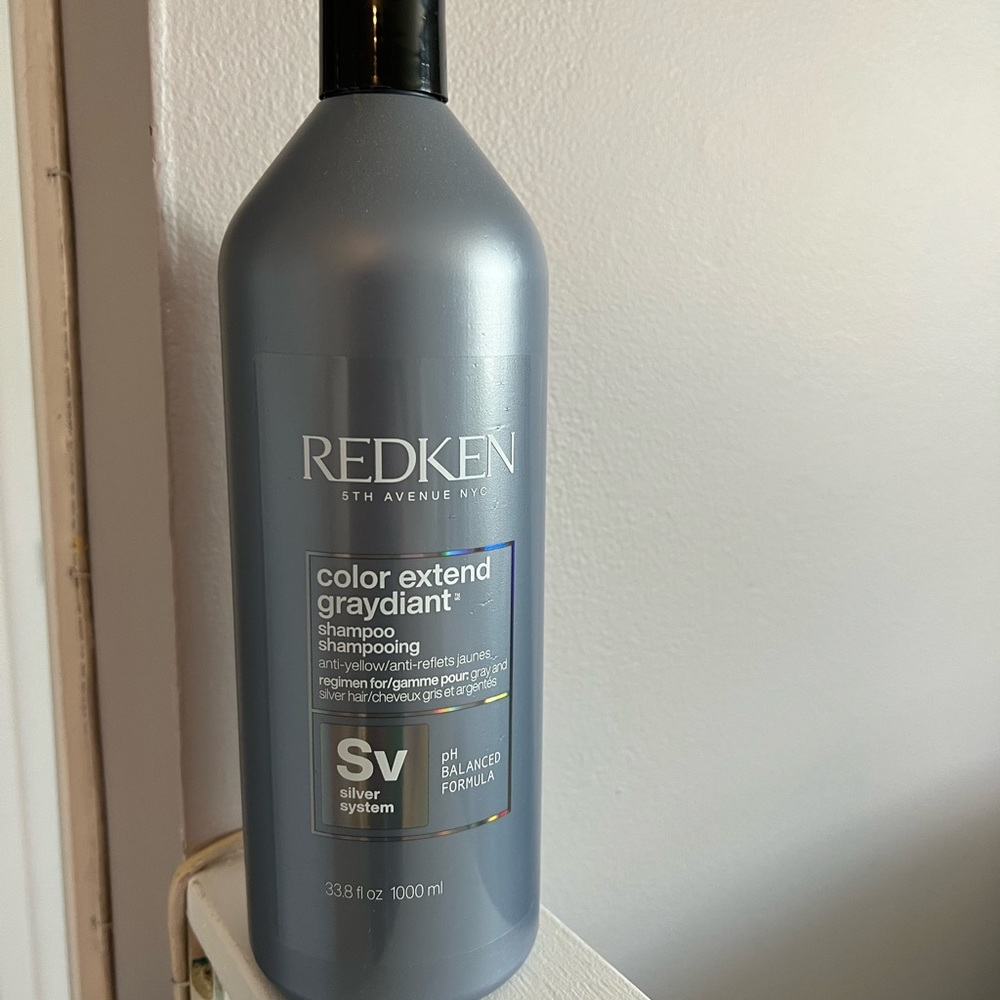 Redken Color Extend Graydiant Silver System Shampoo 33.8 fl